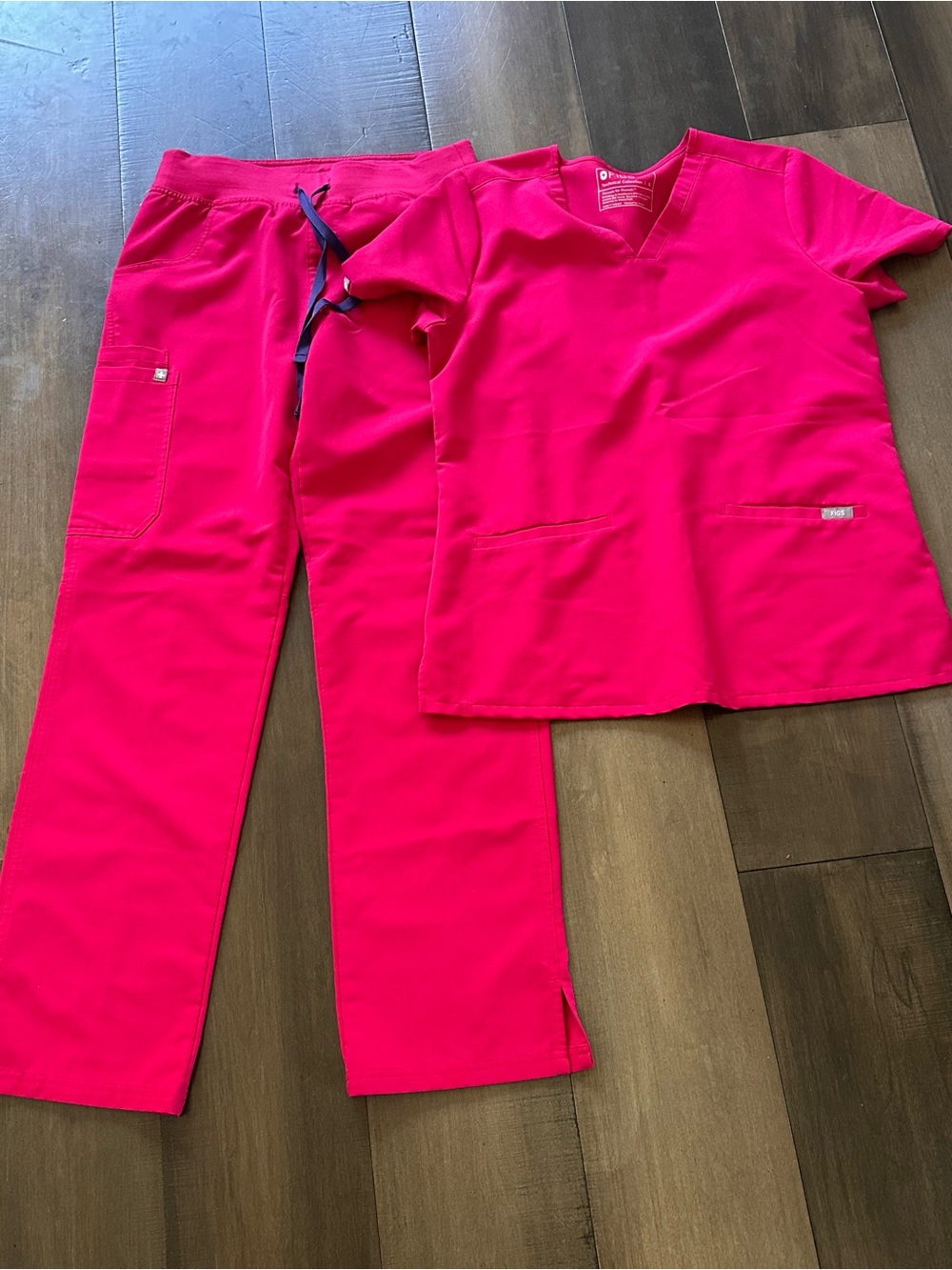 Figs Women’s Hot Pink Scrub Set - V-Neck Top & Drawstring Pants size S